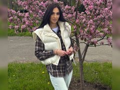 CandyJeannee - female with black hair webcam at ImLive