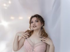 CarolineClark - female with red hair webcam at ImLive