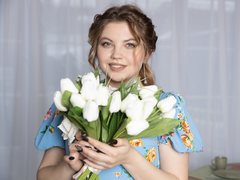 CarolineClark - female with red hair webcam at ImLive