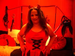 CarolineJones - female with brown hair and  big tits webcam at ImLive