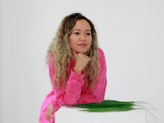 CarolineNoors - blond female with  big tits webcam at LiveJasmin