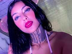 celestesuarez1 - female with black hair and  small tits webcam at ImLive