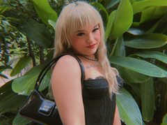 Celestet - blond shemale webcam at ImLive