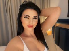 VanessaLogan - female with black hair webcam at ImLive