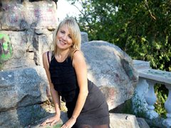 Cheresse - blond female with  big tits webcam at ImLive