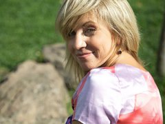 Cheresse - blond female with  big tits webcam at ImLive