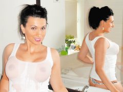 ChloeSwift - female with black hair and  big tits webcam at ImLive