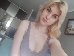 ChrisFrolic - blond female webcam at ImLive