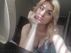 ChrisFrolic - blond female webcam at ImLive