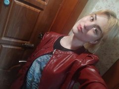 ChrisFrolic - blond female webcam at ImLive