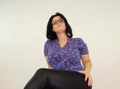 ClaraDoubleD - female with brown hair and  big tits webcam at ImLive