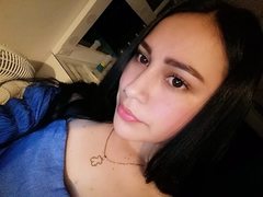 CloeBonnie - female with black hair and  big tits webcam at LiveJasmin