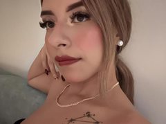 Cloe_Rouss - female with brown hair webcam at ImLive