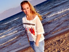 CosIWant - blond female with  small tits webcam at ImLive