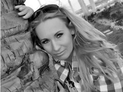 CosIWant - blond female with  small tits webcam at ImLive