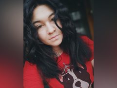 CreepyKittyS from xLoveCam