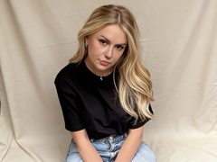 CrystalMoons - blond female with  small tits webcam at ImLive
