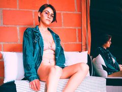 CrystalStarxx - female with black hair and  big tits webcam at ImLive