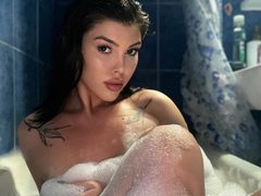 CrystallFerro - female with brown hair and  small tits webcam at ImLive