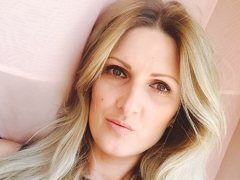 CutenSweetLadyD - blond female with  small tits webcam at ImLive