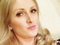 CutenSweetLadyD - blond female with  small tits webcam at ImLive