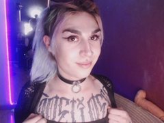 Cybertroublexxx - blond shemale webcam at ImLive