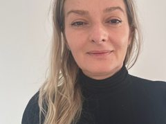 DelliaSmith - blond female with  big tits webcam at LiveJasmin