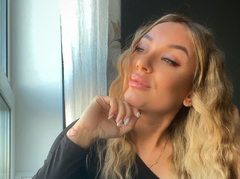 DemiSweet - blond female with  small tits webcam at ImLive