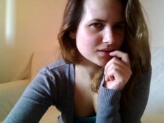 DesireDiane - female with brown hair and  small tits webcam at ImLive