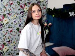 DianaHart - shemale with brown hair webcam at LiveJasmin