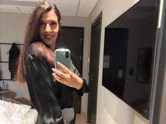 DianaKroes - female with brown hair and  big tits webcam at LiveJasmin