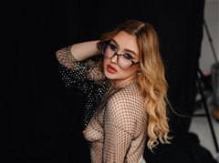 DivineJass - female with brown hair webcam at xLoveCam