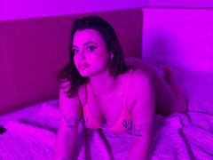 DivineTeaseMee from ImLive