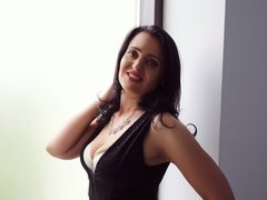 ElegantLauren - female with brown hair webcam at ImLive