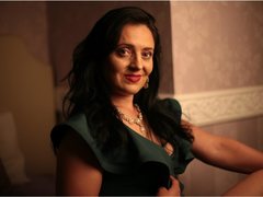 ElegantLauren - female with brown hair webcam at ImLive