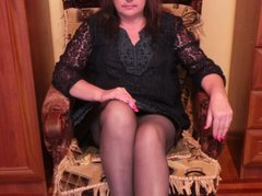 ElenaFlower - female with brown hair webcam at ImLive