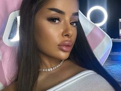 EllaCandyy - female with black hair and  big tits webcam at ImLive
