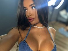 EllaCandyy from ImLive