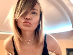 EllaPearlie - female with red hair and  small tits webcam at xLoveCam