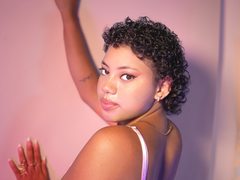 EllieParkk - female with brown hair webcam at ImLive