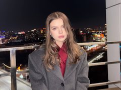 EllyaLermet - female with brown hair webcam at LiveJasmin