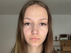 EmiLake - female webcam at xLoveCam