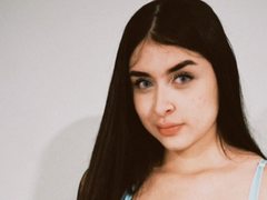 EmiliClarke - female with brown hair webcam at xLoveCam