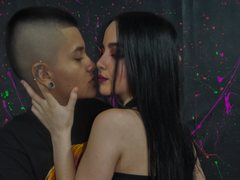 EmilyAndSam77 - female with black hair webcam at ImLive