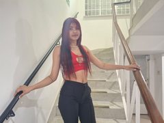 EmilyAshh - female webcam at ImLive