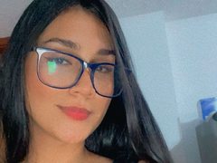 EmilyBale - female with brown hair and  big tits webcam at ImLive