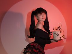 EmilyMiler - female with black hair webcam at ImLive