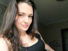 SweetHappyLady - female with brown hair webcam at ImLive