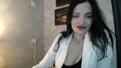 SweetHappyLady - female with brown hair webcam at ImLive