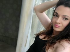 SweetHappyLady - female with brown hair webcam at ImLive